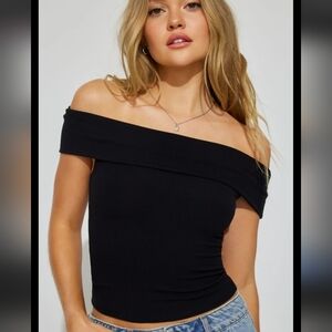 Babaton Black Off-Shoulder Crop Top